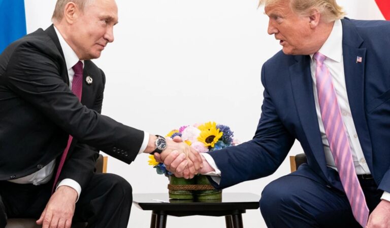 Europa le sube el castigo a Rusia… y Trump nomás se echó un cafecito con Putin Europa le sube el castigo a Rusia… y Trump nomás se echó un cafecito con Putin